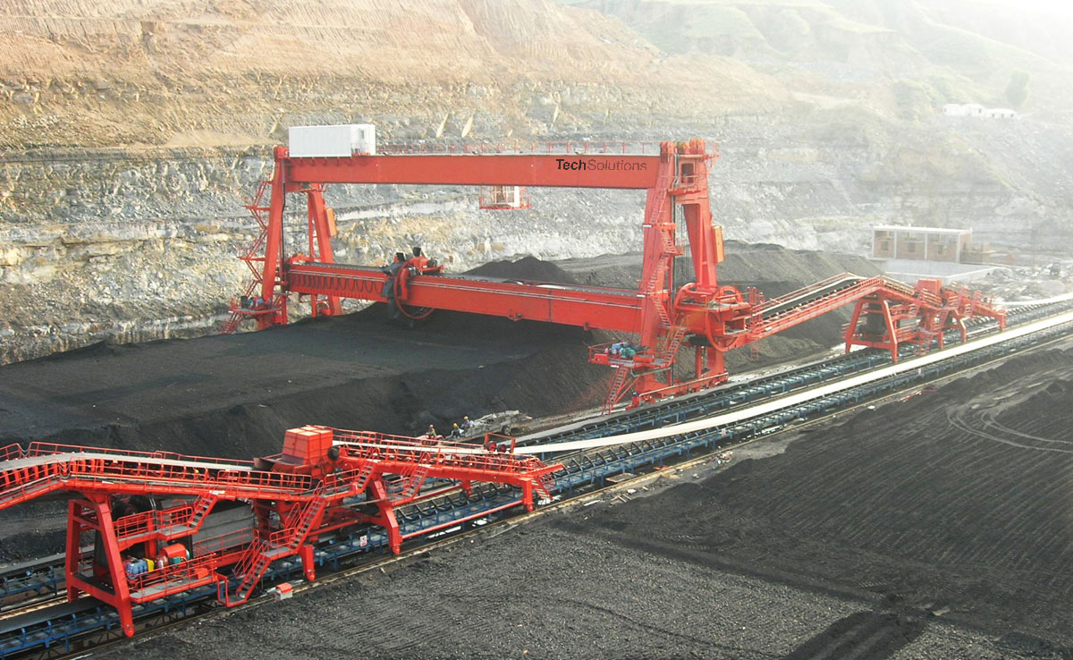 Portal bucket wheel stacker reclaimer